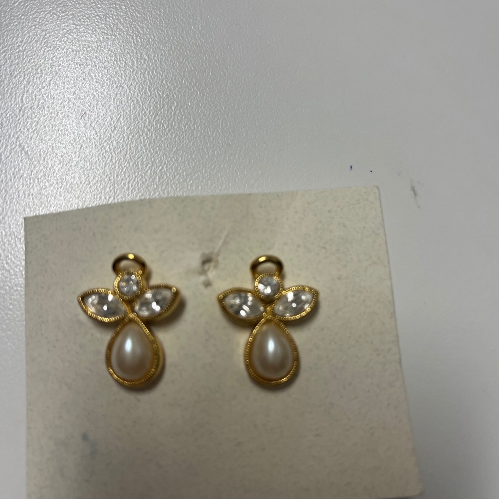 AVON Angelic Expression faux pearl vintage earrings